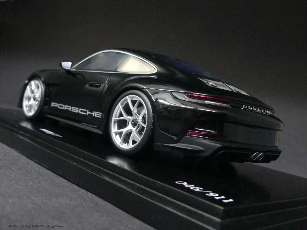 1:18 Porsche 911 992 S/T BlackEdition 911/ Spark inkl OVP Vitrine